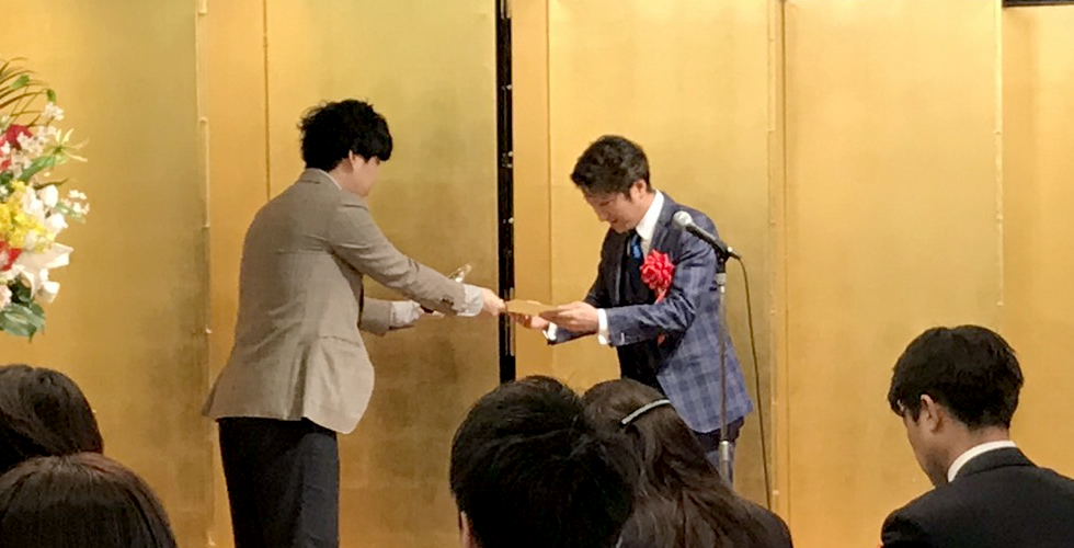 五味田様より賞状をいただきました。