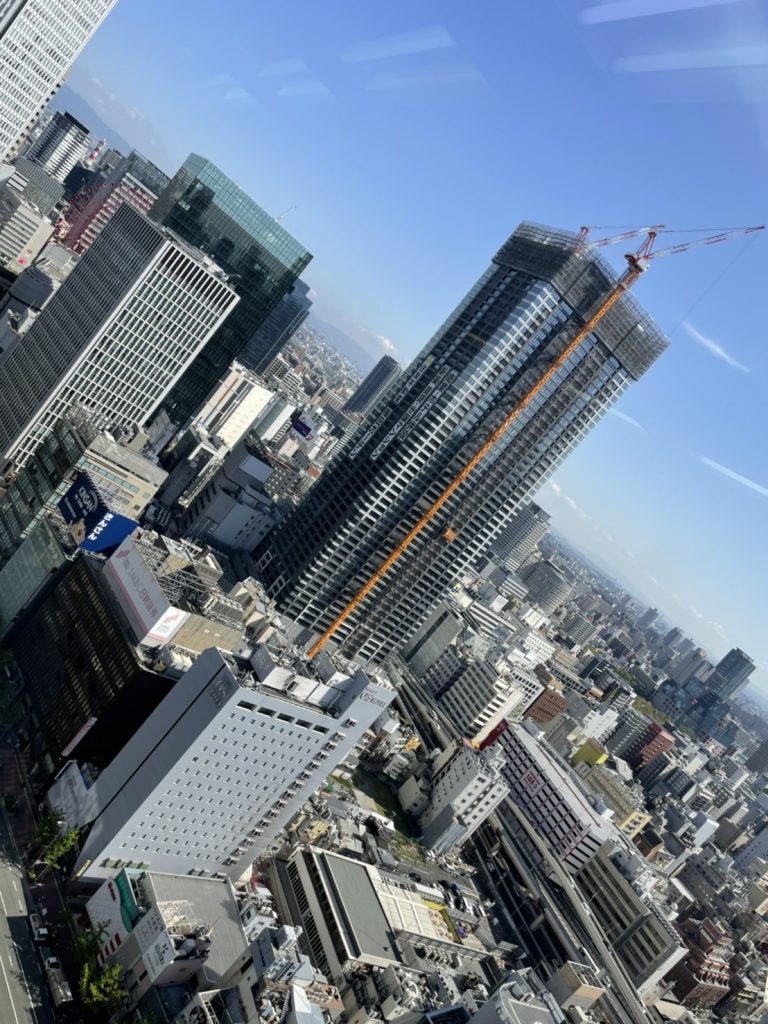 大阪駅前の建設現場